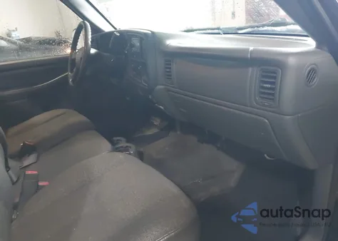 2005 Chevrolet Silverado 1500 Work Truck z USA, uszkodzony, nr VIN 1GCEC14X35Z354401